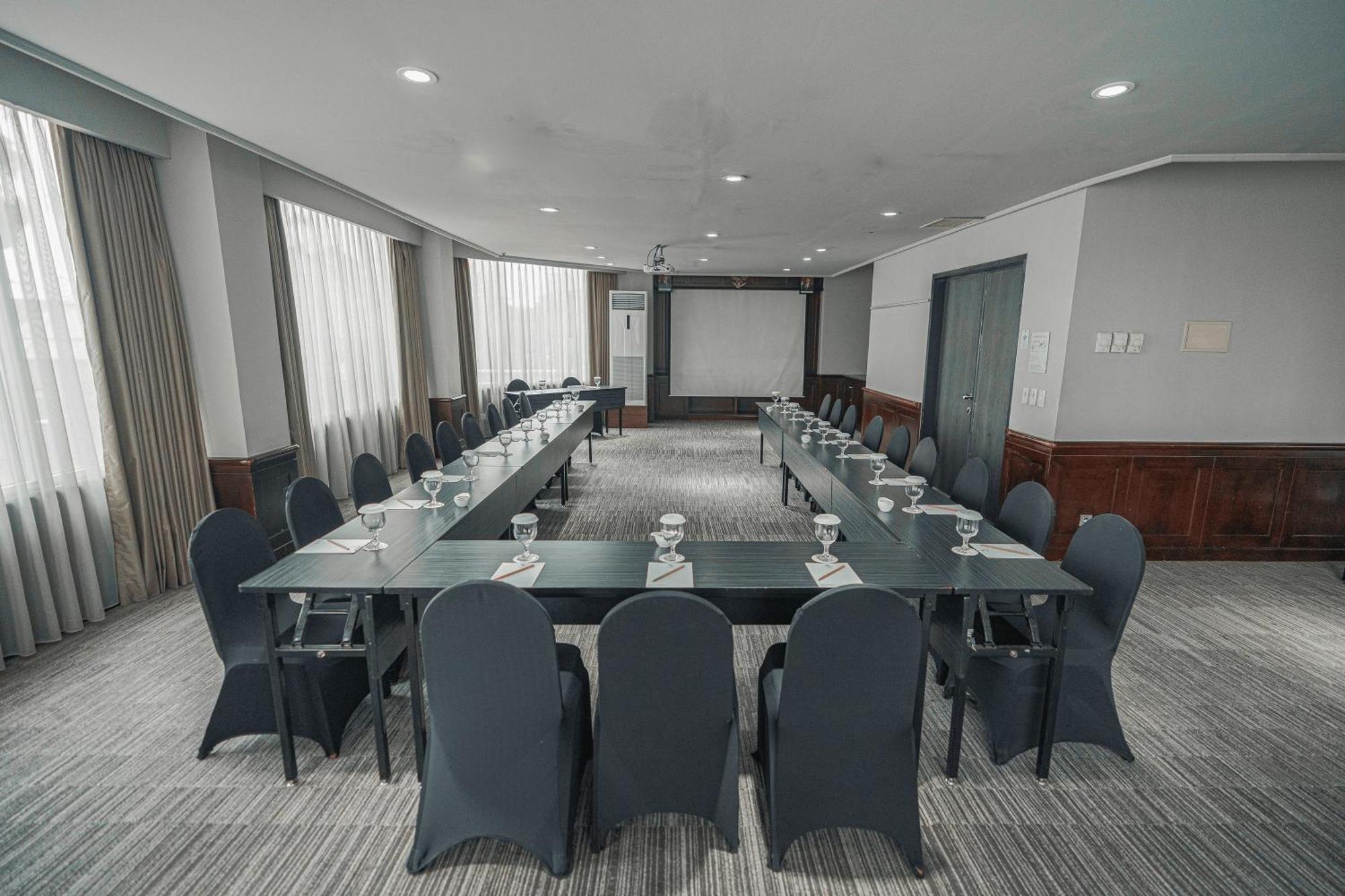 Hotel Kimaya Slipi Jakarta By Harris Ngoại thất bức ảnh