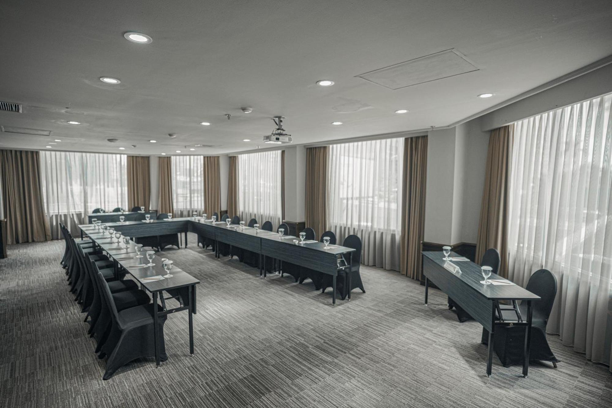 Hotel Kimaya Slipi Jakarta By Harris Ngoại thất bức ảnh